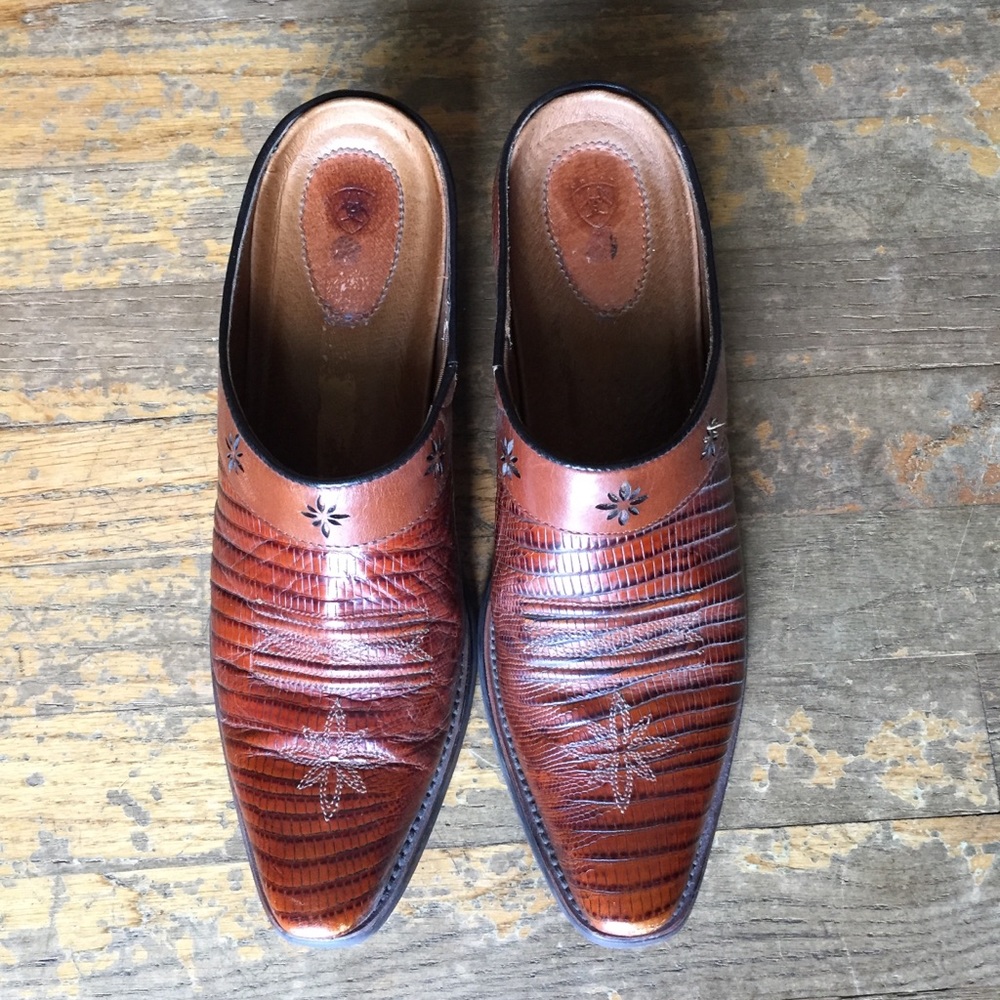 Artist southwestern mules